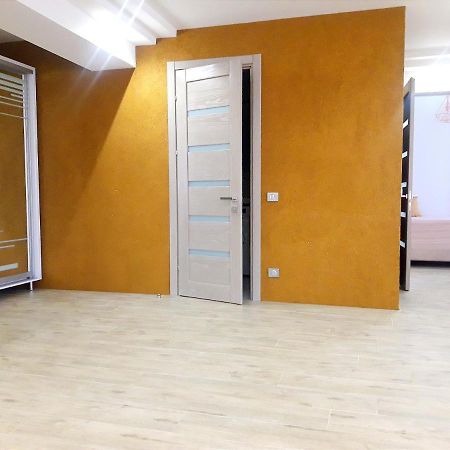 Light Apartment Center City Chişinau Exteriör bild
