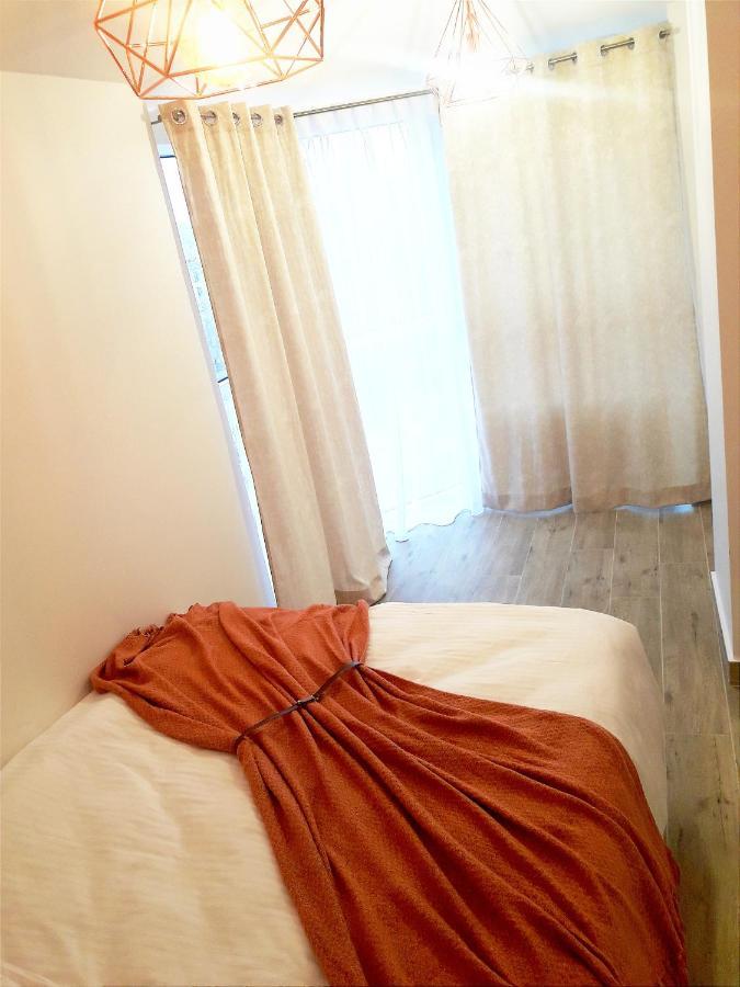 Light Apartment Center City Chişinau Exteriör bild